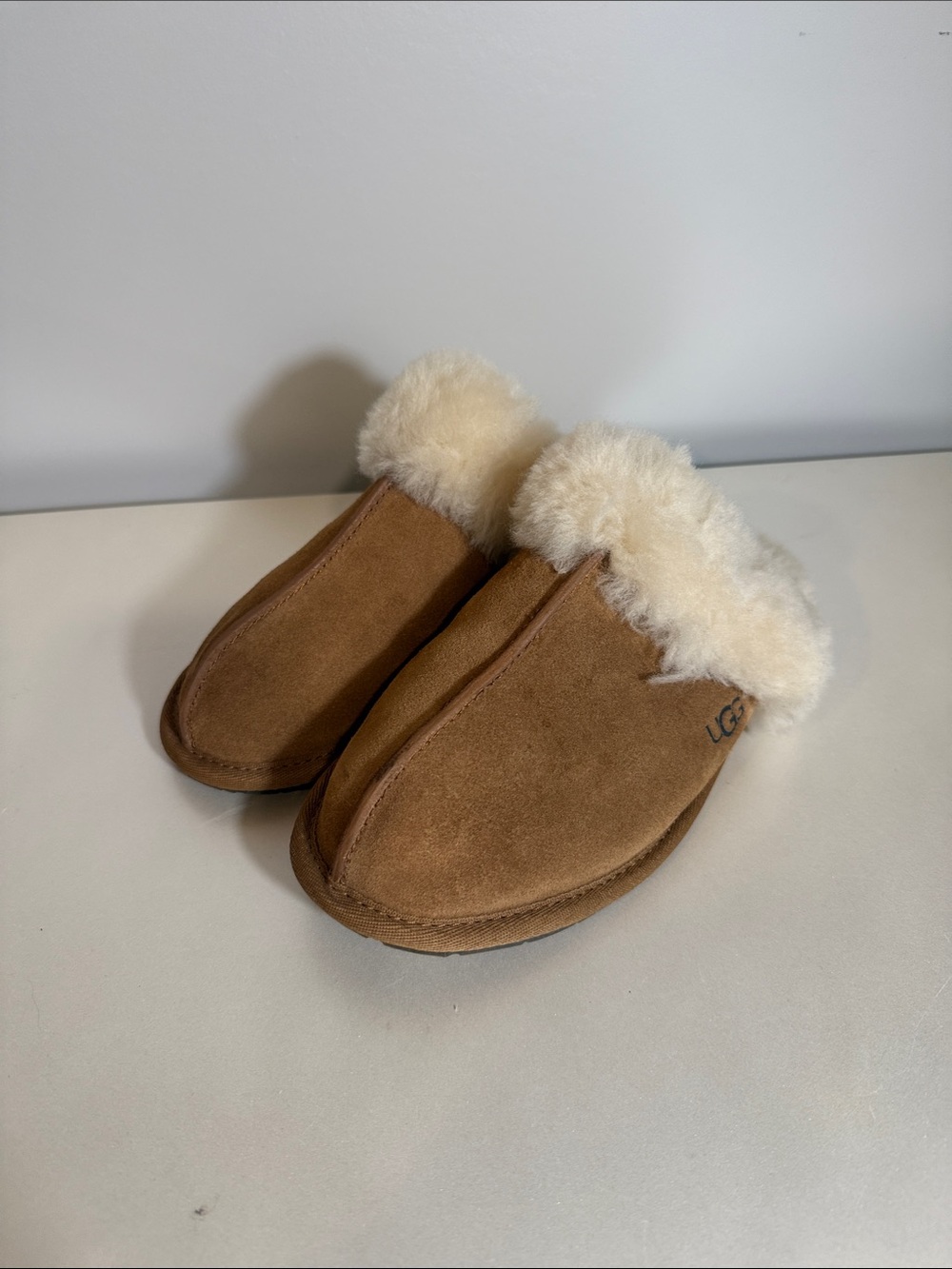 UGG Kids Chestnut Suede Slip-On Slippers with Cream Sheepskin Cuff
